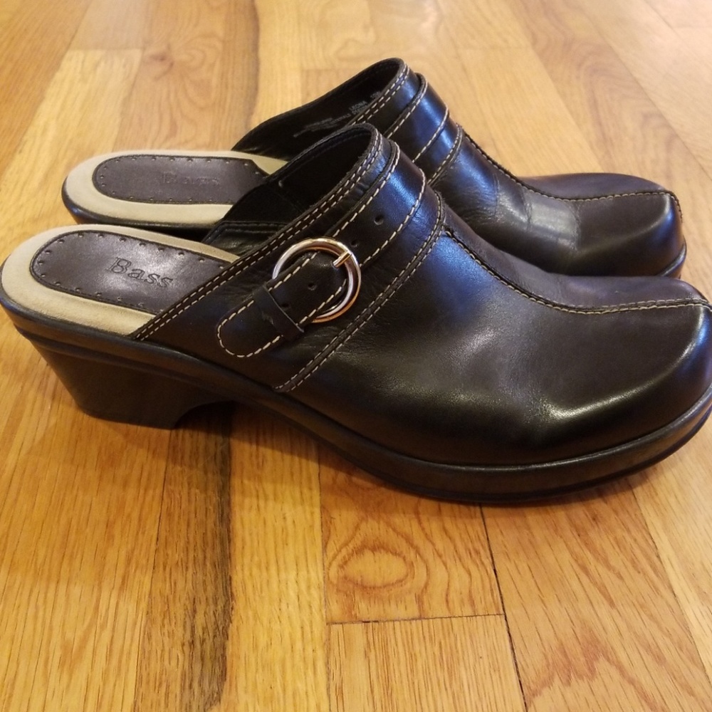 Bass Leona 10 Wide Slip on's